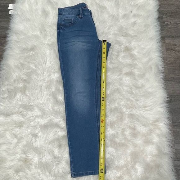 Kenneth cole reaction crop jeans size 2 - Picture 7 of 12